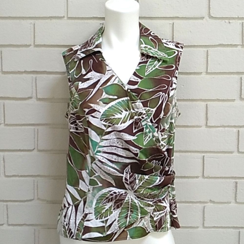 Jones New York StretchTropical Print Ruffled Top. Size Large.